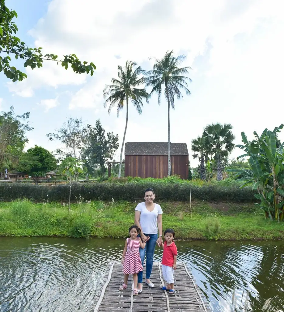 บ้านนอกคอกนา