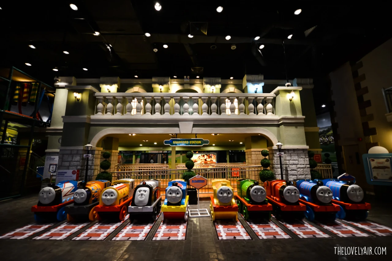 Lego Land & Sanrio Hello Kitty Town - TheLovelyAir